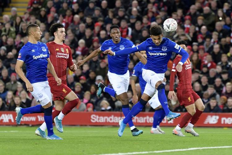 詹姆斯关键上篮锁定胜利（詹姆斯关键上篮定胜局）