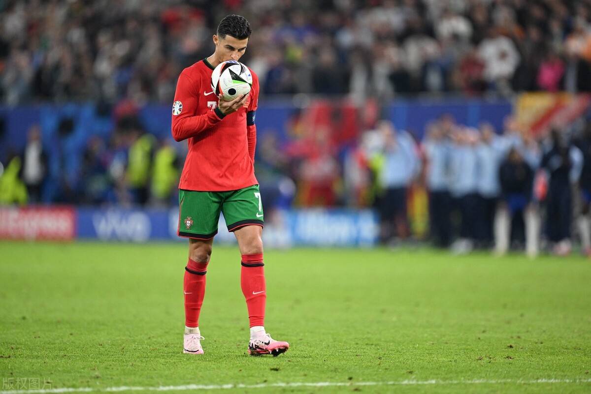 西班牙队连续30场正式比赛保持不败，打破队史纪录（西班牙队30场正式赛不败，创队史新高）