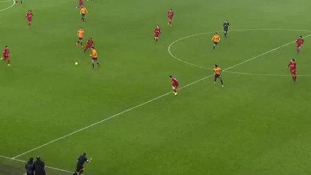 谭龙效力亚泰8年陪球队降级又冲超，如今再次跟随球队降级（谭龙八年亚泰生涯，历经降级与冲超，如今再度随队降级）