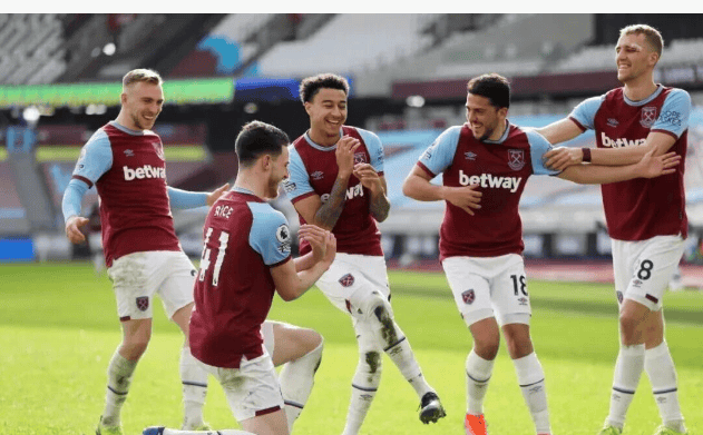 麦克阿瑟FCvs大埔亚冠赛前为香港大埔火灾遇难者...（亚冠赛前，麦克阿瑟FC对阵大埔，为香港大埔火灾遇难者致哀）