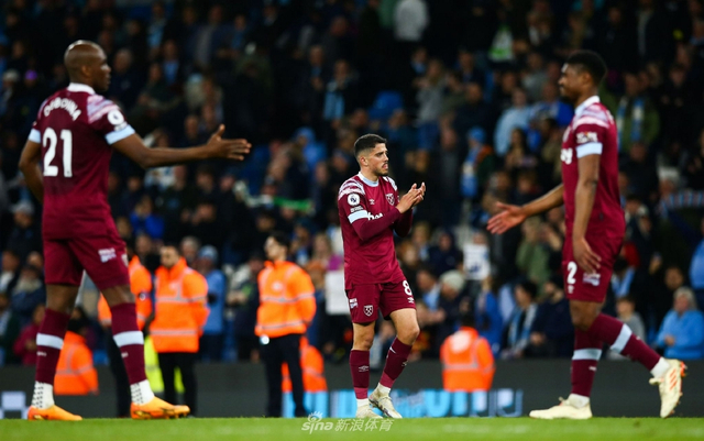 斯洛特：我没说过不会找萨拉赫谈；近三场联赛我们已经有改变（斯洛特澄清：从未排除与萨拉赫沟通，近三轮联赛已出现变化）