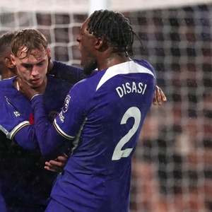 篮球湖人球员场上表现赢得媒体好评（湖人球员赛场发挥获媒体赞誉）