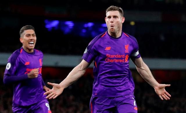 詹姆斯准三双 湖人客场带走胜利（詹姆斯准三双助湖人客场告捷）