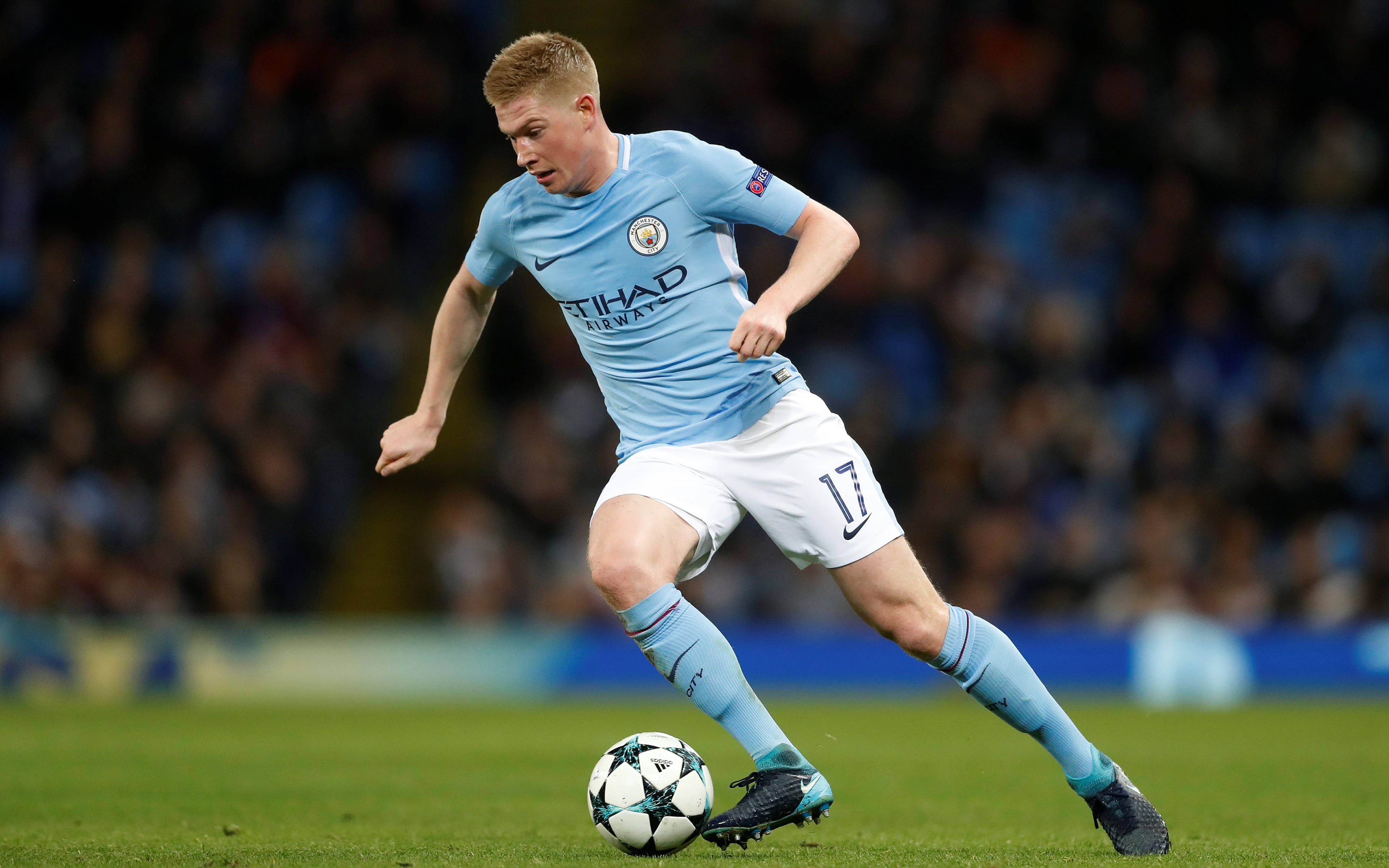 球迷多次使用焰火，拜仁被罚关闭部分看台