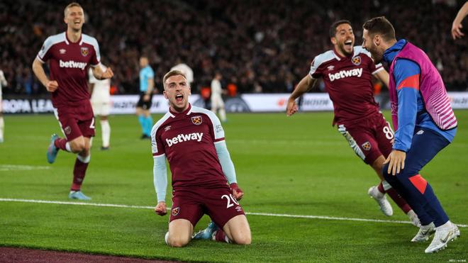 图片报：基米希在加练角球，本赛季他利用角球已送出四次助攻（图片报：基米希加强角球训练，本赛季角球助攻已达4次）